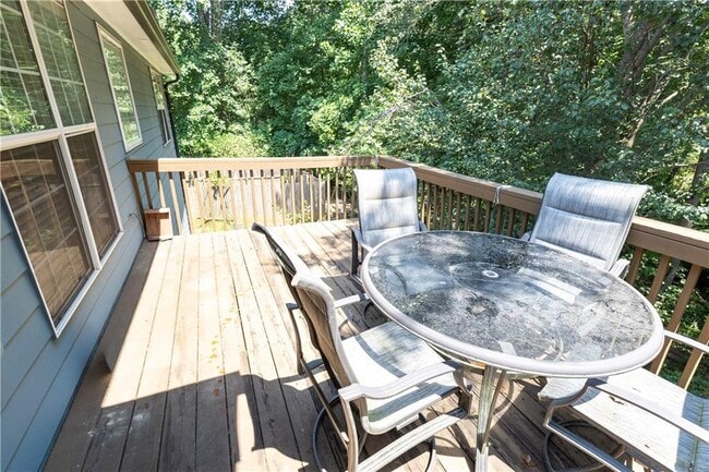 Building Photo - 315 Myrtlewood Terrace NW