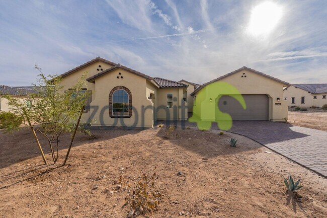 Building Photo - Beautiful Views!