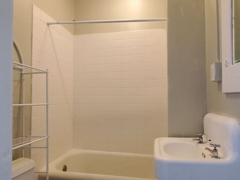 Building Photo - 99 S 14th St