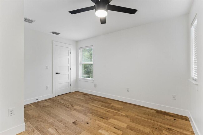 Building Photo - 806 Philco Dr