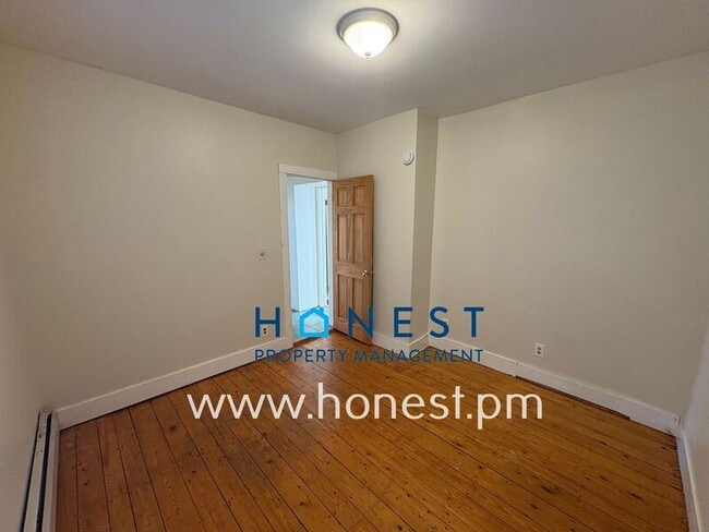 Building Photo - 7 Drummond St