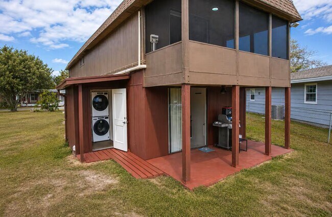 Building Photo - 360 1st Ave N