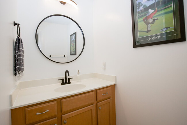 Building Photo - Charming End-Unit Townhome in Southern Pines