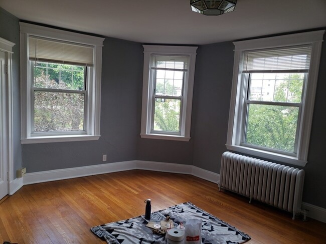 Building Photo - 116 Riverway