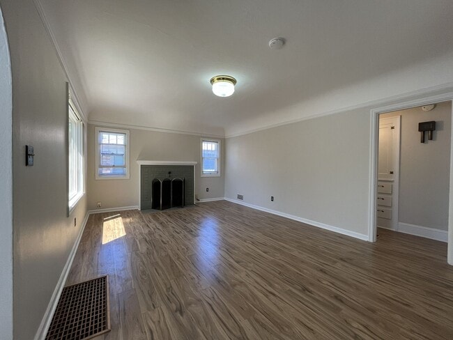 Building Photo - Bright and Welcoming Home with Modern Kitchen, Expansive Backyard & Flexible Living Space