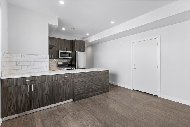 Building Photo - 917 N 15th St