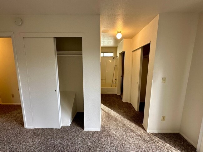 Building Photo - 2 Bedroom 2 Bathroom 2 Story House Walking...