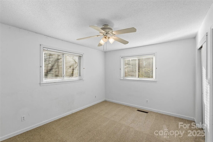 Building Photo - Room in House on Cox Mill Rd