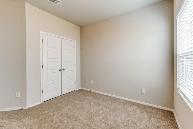 Building Photo - 140 Thunder Oak