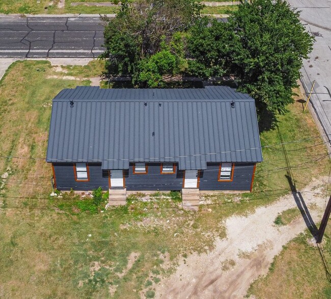 Building Photo - Affordable & Updated 1BR Home – Vacant Move-In Ready!