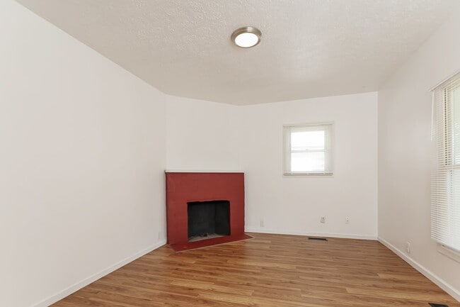 Building Photo - 137 Pleasant Ave