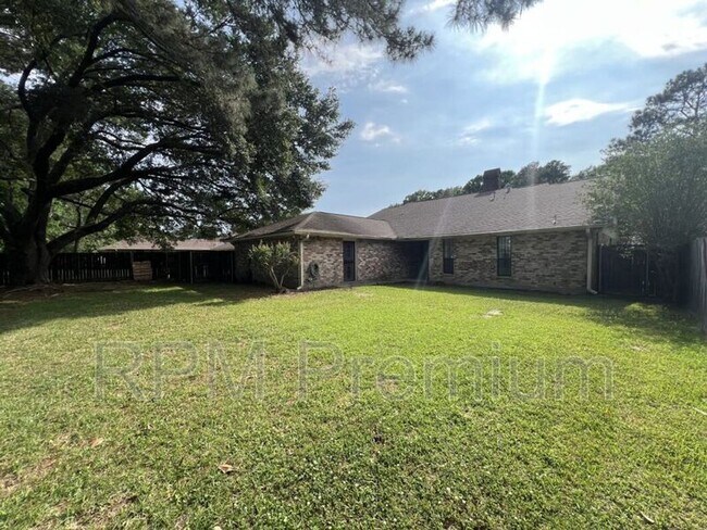 Building Photo - 13936 Cayuga Dr