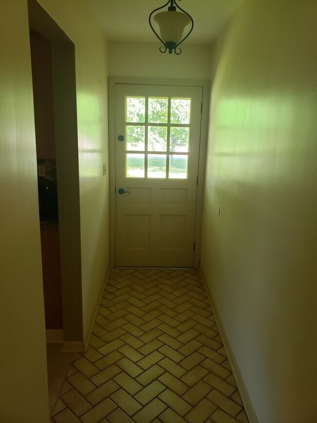 Building Photo - 4-bedroom, 2 bathroom unfurnished home in Stevensville