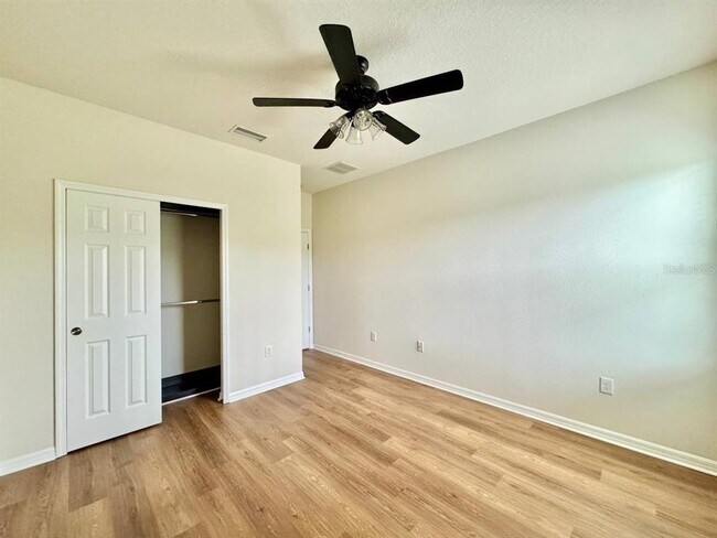 Building Photo - 9614 Oak Glade Ave