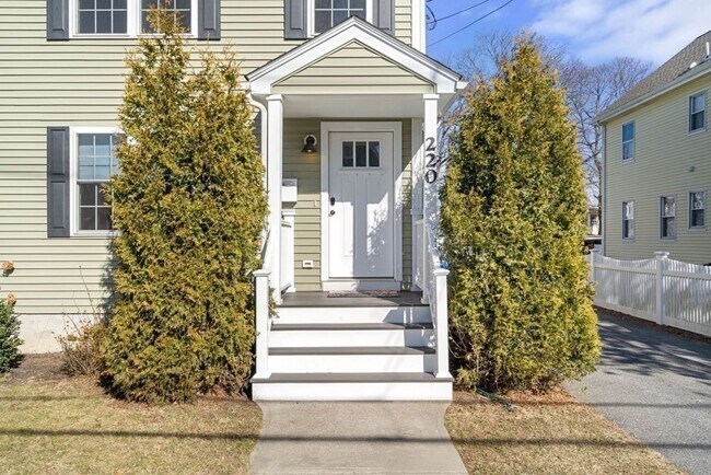 Building Photo - 220 White St