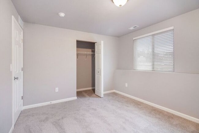 Building Photo - 16557 Charles Town Dr