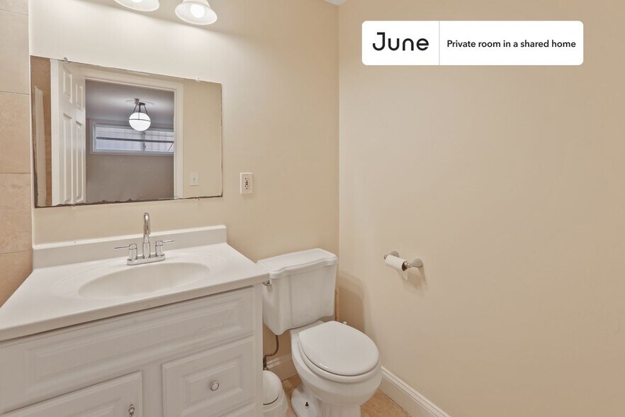 Building Photo - Room in Shared 2 bed/2 bath home