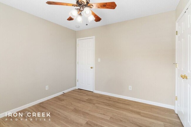 Building Photo - 89 Running Briar Rd