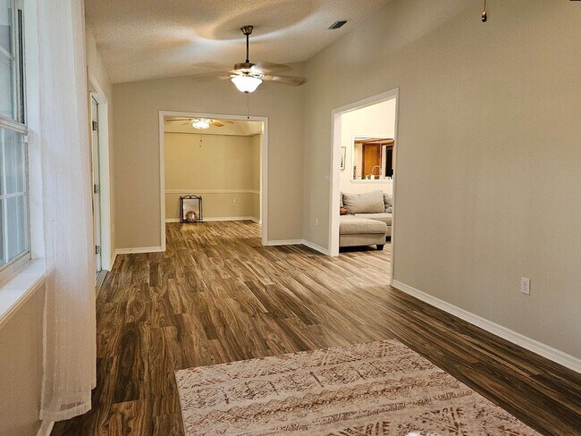 Building Photo - Charming 2 Bed, 2 Bath Home for Rent in Spring Hill (34609) – Spacious, Bright, and Perfectly Loc...