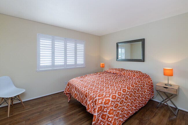 Building Photo - 4355 Diamond St