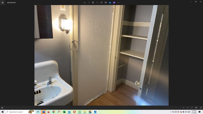 Building Photo - 425 W 4th St