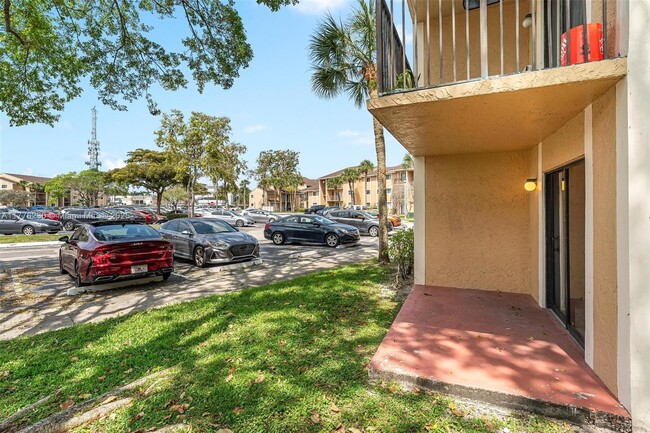 Building Photo - 351 Palm Way