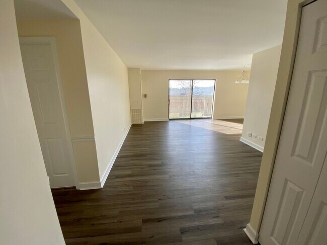 Building Photo - 6340 Americana Dr