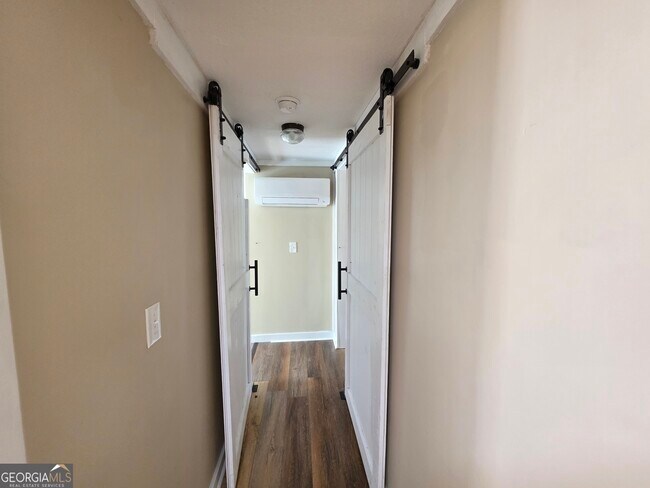 Building Photo - 1030 Dennis St