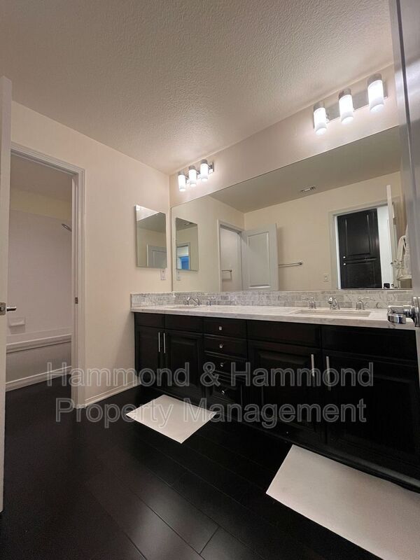 Building Photo - 3806 Cayman Ct