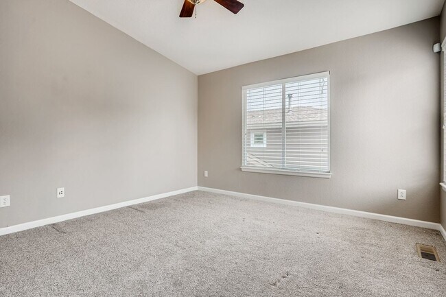 Building Photo - Gorgeous light and bright home in desirable Hearth neighborhood