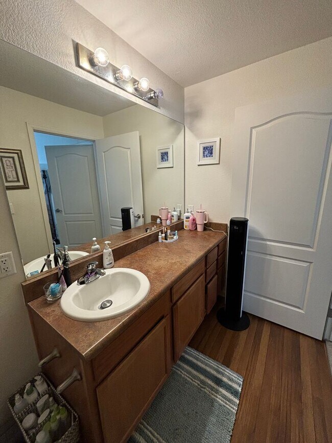 Building Photo - 2 Bed 2 Bath Apartment at River Park Condos