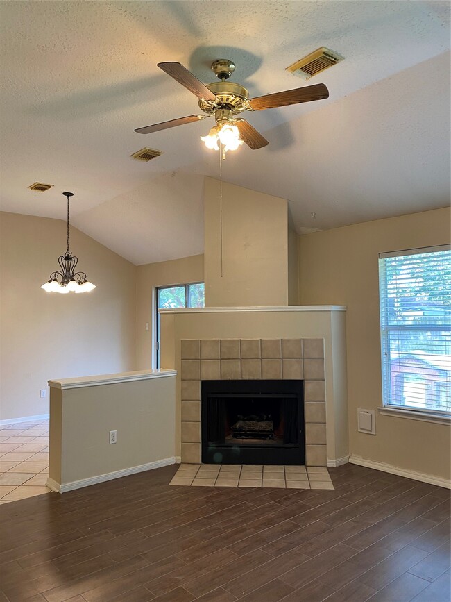 Building Photo - 4401 Egret Dr