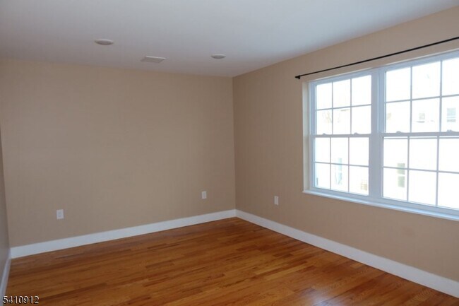 Building Photo - 298 Ridgewood Ave