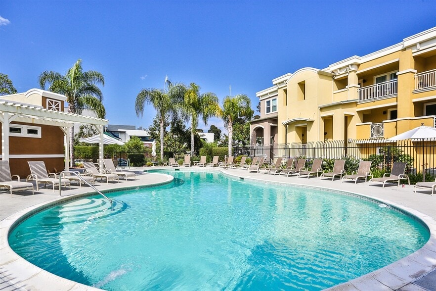 Building Photo - 3542 Shoreline Bluff Lane