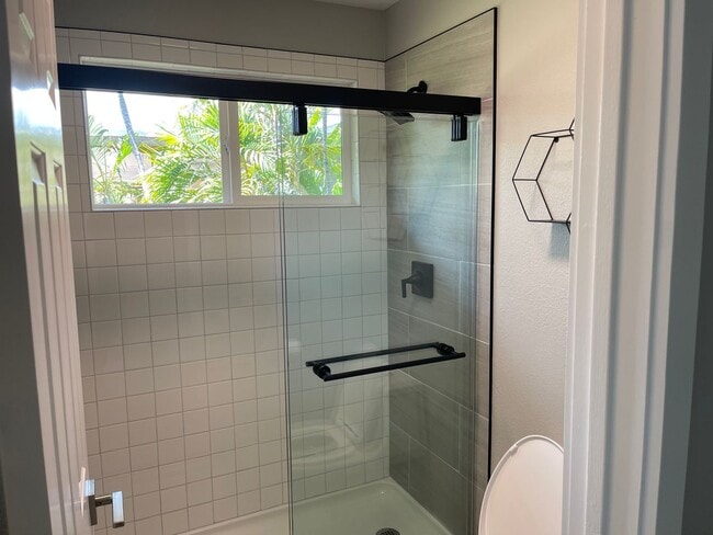 Building Photo - 2745 Puu Hoolai St