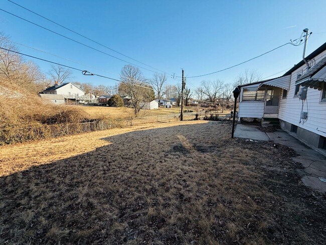 Building Photo - Spacious 3 bedroom home for Rent in Bellefontaine Neighbors