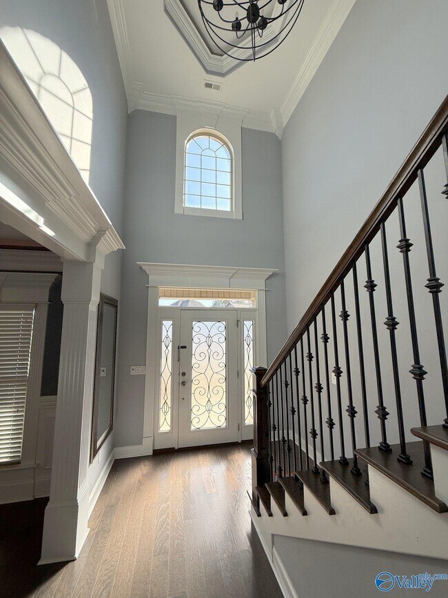 Building Photo - 218 Woodgrove Dr