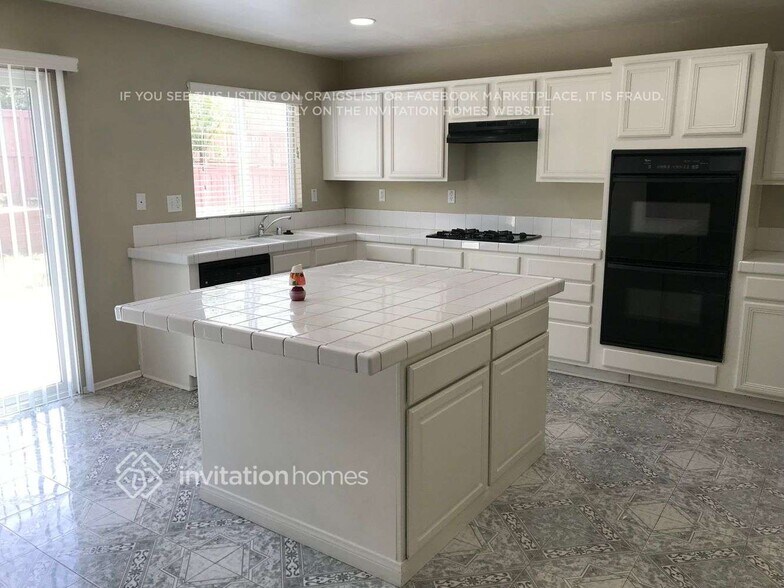 Building Photo - 25957 Avenida Espaldar