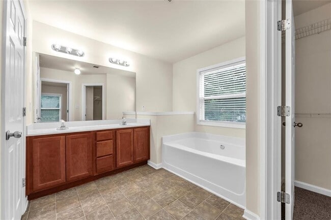 Building Photo - 4242 Winslow Hill Ct