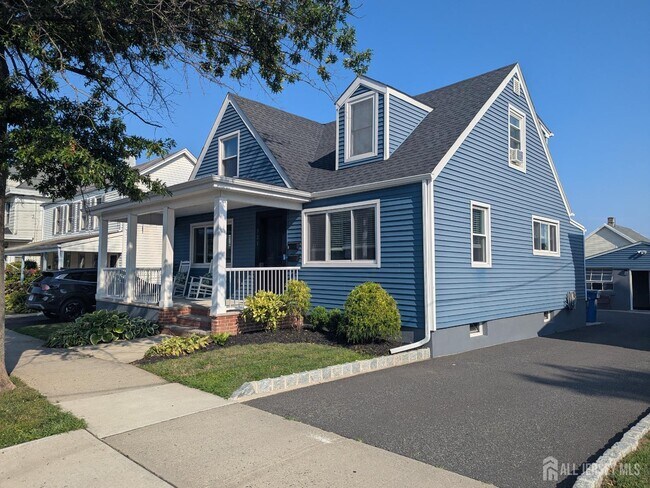 Primary Photo - 321 Augusta St