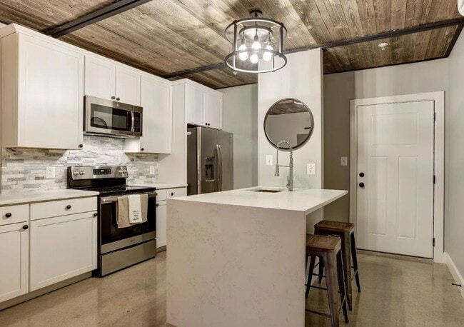 Building Photo - 12 W Montgomery St