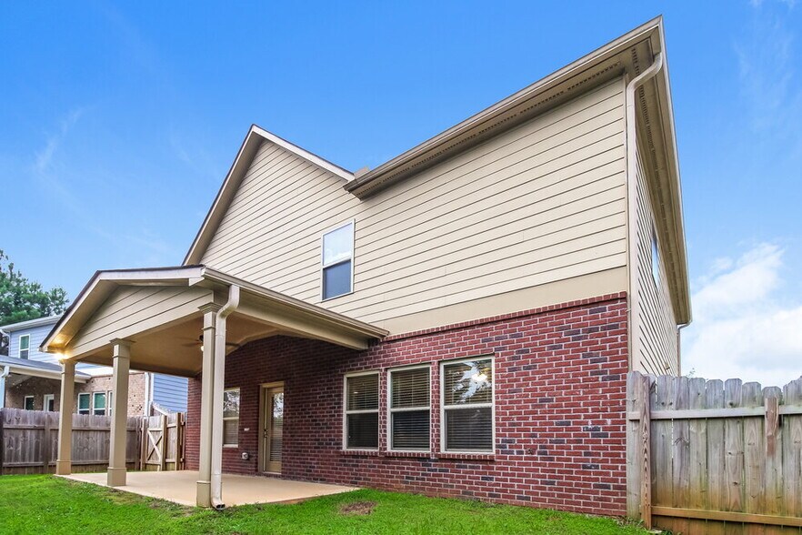 Building Photo - 221 Sableshire Way