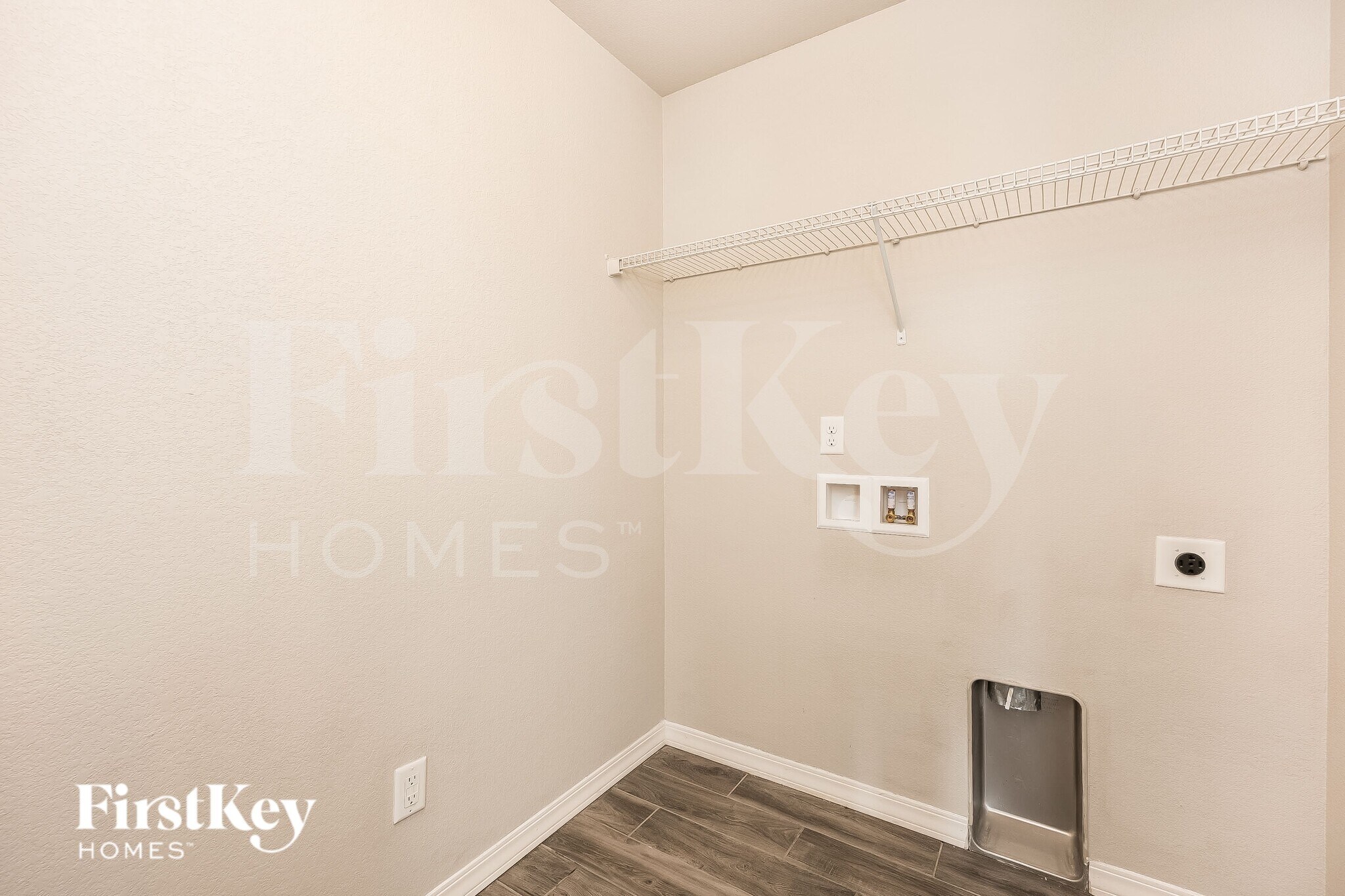 Building Photo - 8517 Admiral Way