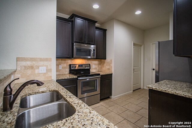 Building Photo - 7715 Watersedge Cove
