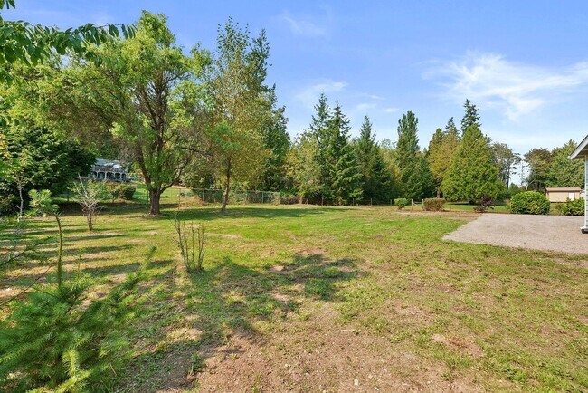 Building Photo - Updated 3-Bedroom Port Orchard Rambler with Covered Porch