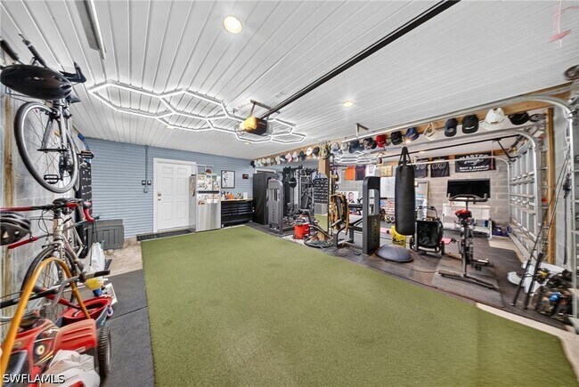 Building Photo - 5191 Coral Wood Dr