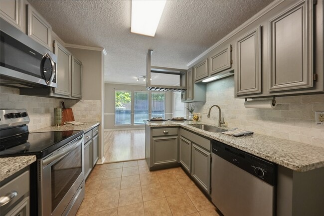 Building Photo - 3311 Golden Trails Dr