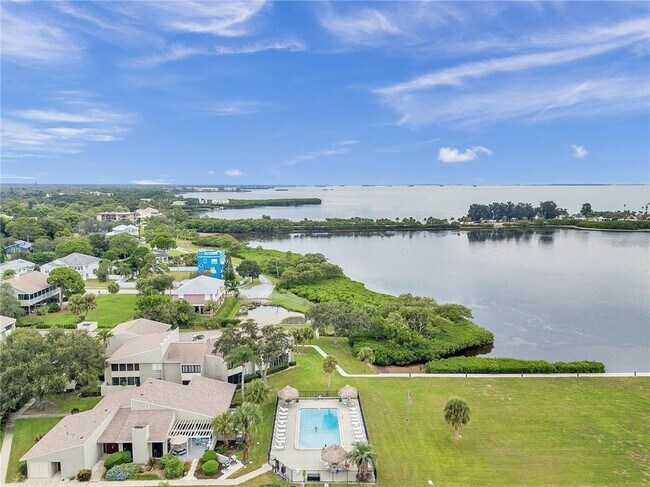 Building Photo - 425 Windrush Bay Dr