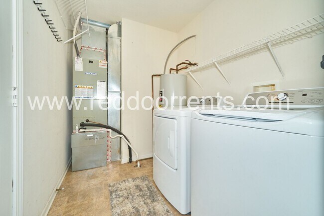 Building Photo - 127 Broadmoor Bend