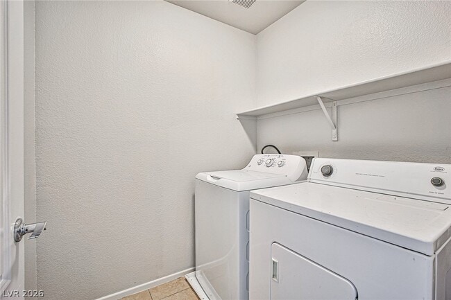 Building Photo - 7560 Trendy Ct
